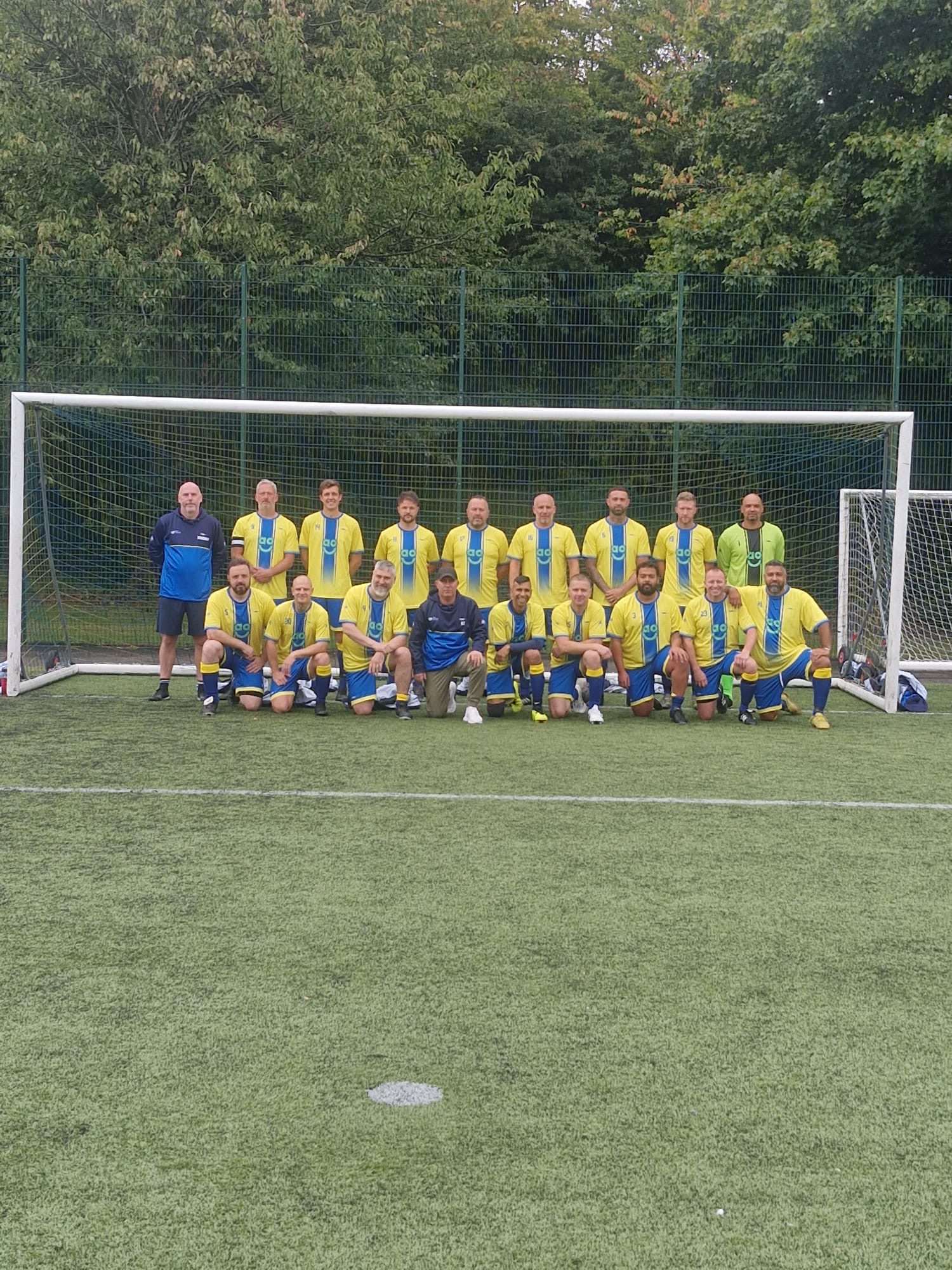 Football team in yellow and blue 22 Unite kit